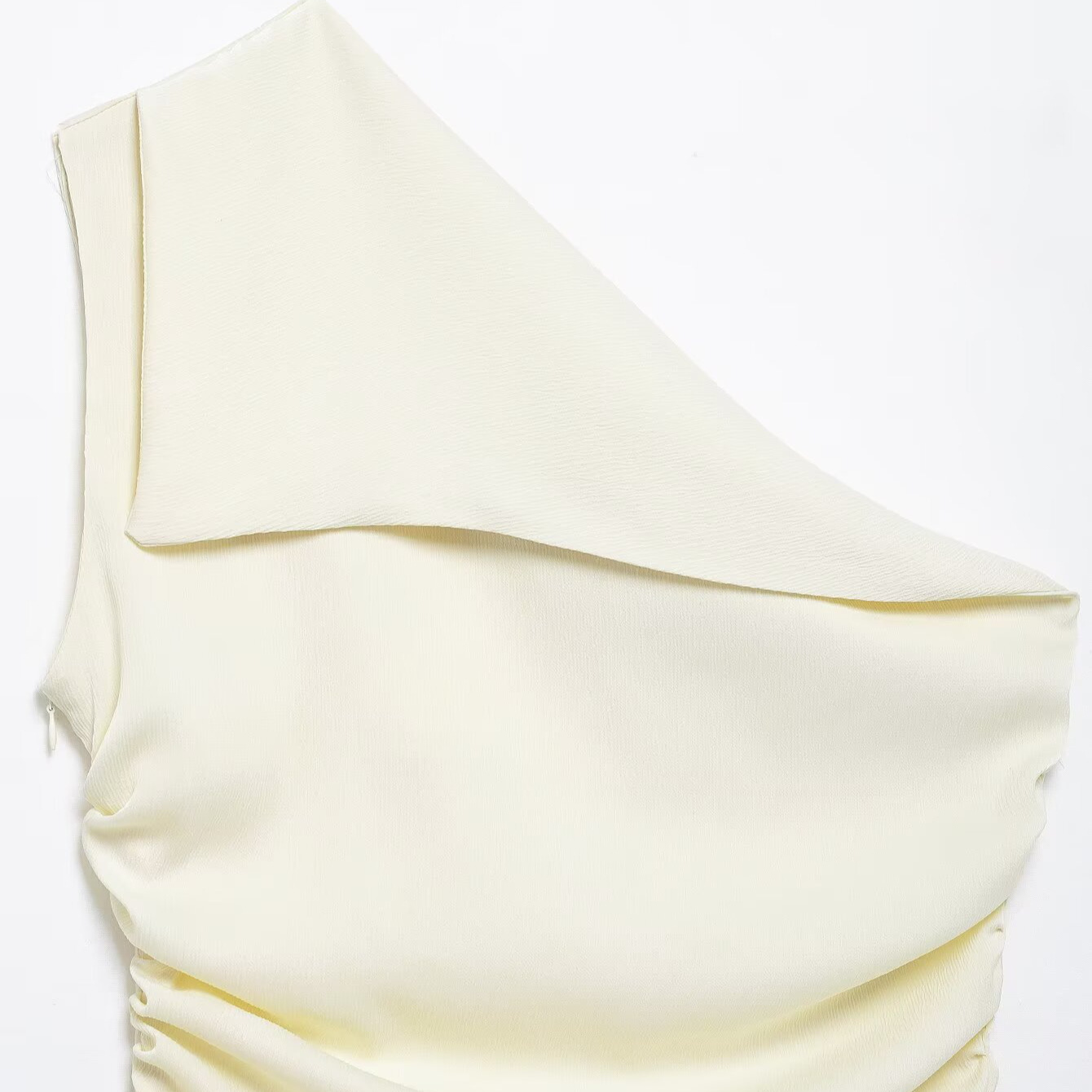 Top de tirantes fruncido asimétrico de un solo hombro para mujer KUN-00002