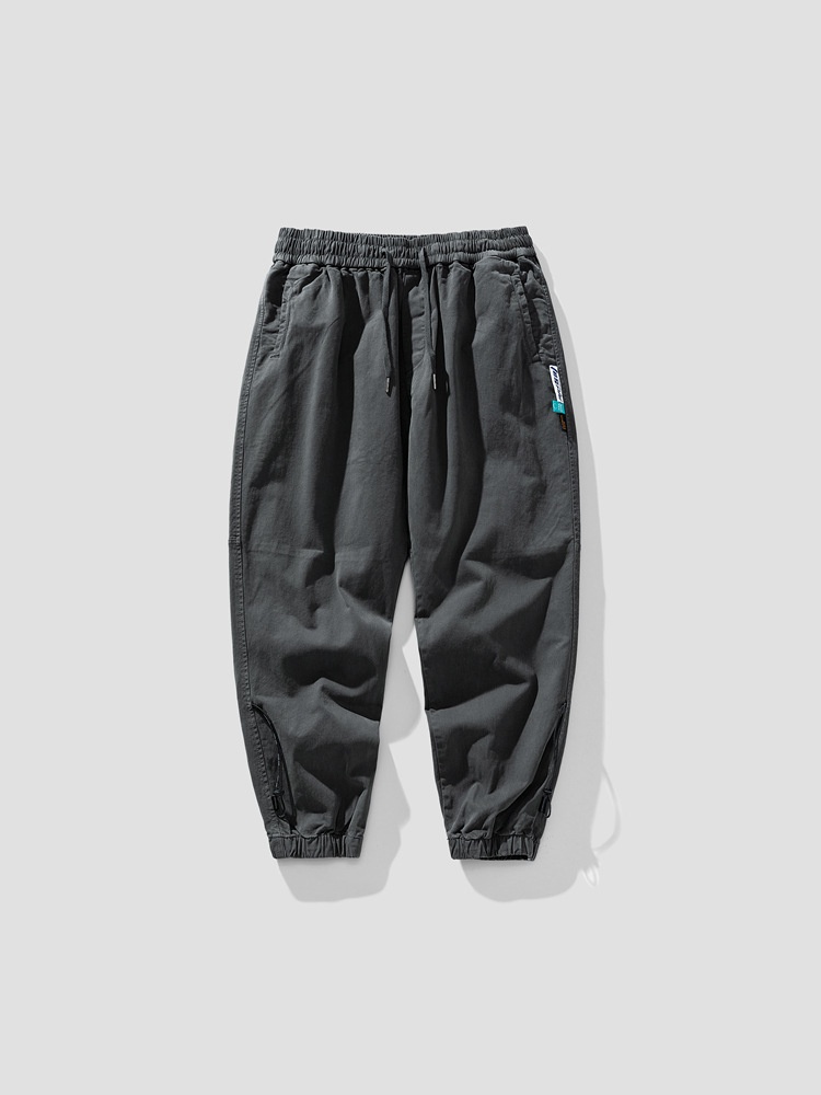 Minimalist Relaxed Fit Men's Cargo Pants for Casual Outdoor Wear