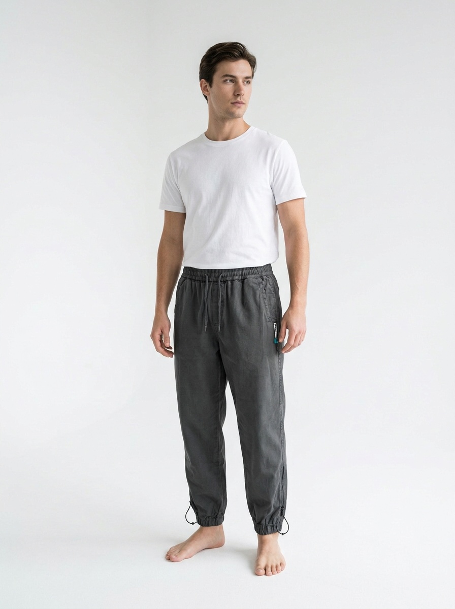 Minimalist Relaxed Fit Men's Cargo Pants for Casual Outdoor Wear