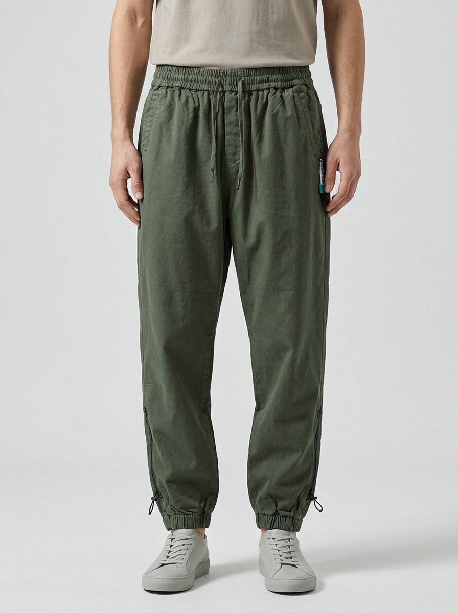 Minimalist Relaxed Fit Men's Cargo Pants for Casual Outdoor Wear