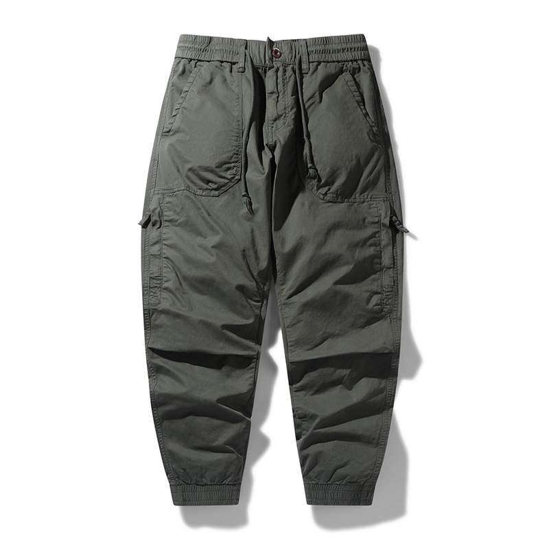 Schmal geschnittene, dehnbare Herren-Cargohose im Vintage-Stil mit Bündchen für die Freizeit