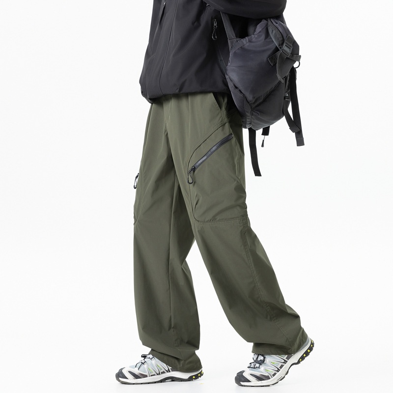Simple Vintage Style Multi-Pocket Men's Cargo Pants with a Wide-Leg Fit
