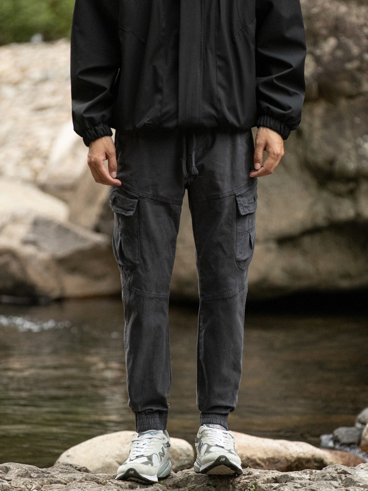 Relaxed Fit Multi-Pocket Men's Cargo Pants for Outdoor Hiking and Casual Wear