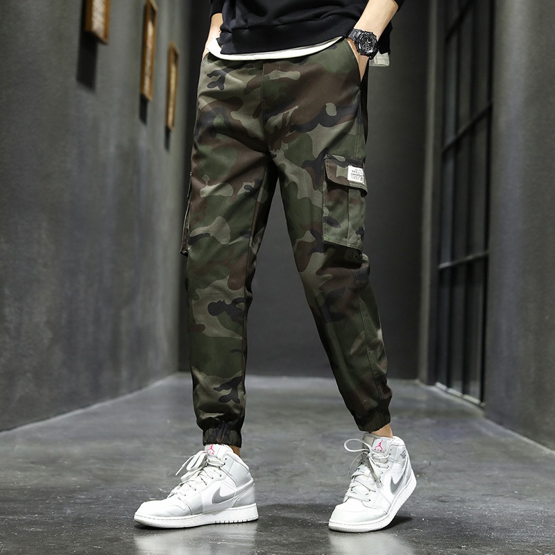 Camouflage Multi-Pocket Tapered Men's Cargo Pants for Outdoor Casual Wear