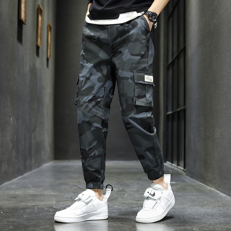 Camouflage Multi-Pocket Tapered Men's Cargo Pants for Outdoor Casual Wear