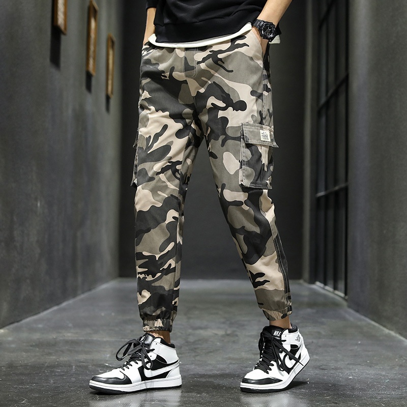 Camouflage Multi-Pocket Tapered Men's Cargo Pants for Outdoor Casual Wear