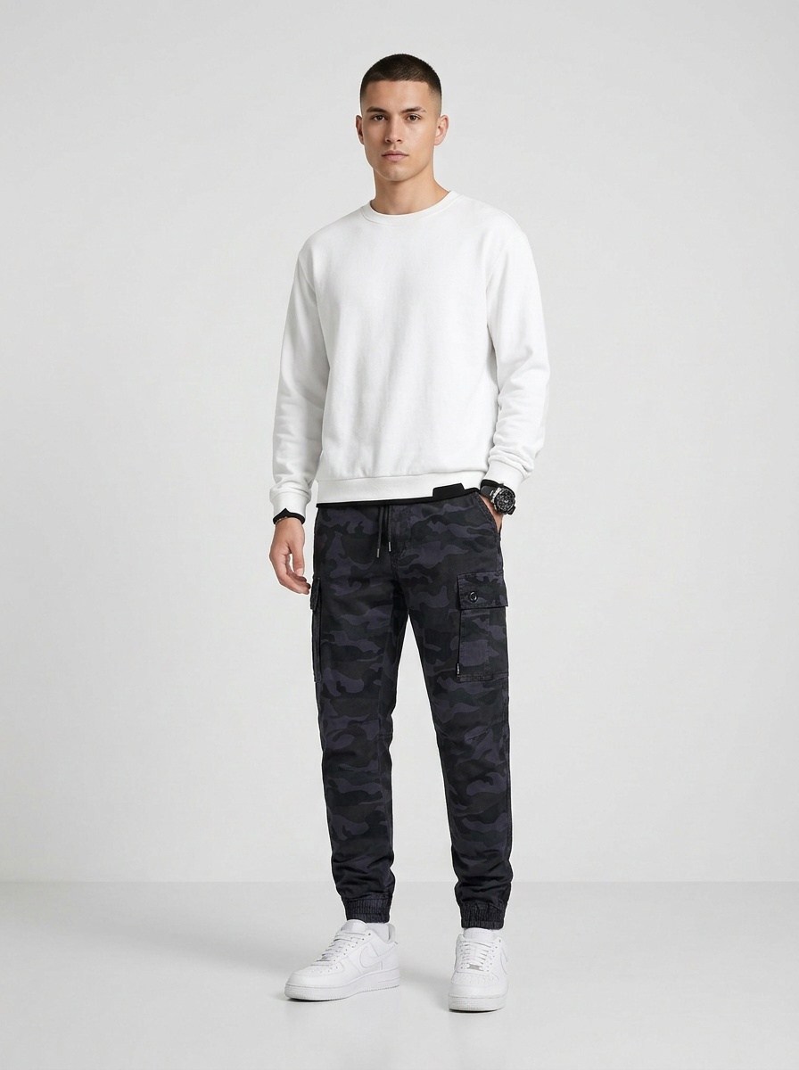 Bequeme, dehnbare Herren-Cargohose im Camouflage-Look für lässige Sportbekleidung