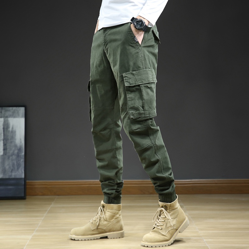 Pantalon cargo fuselé extensible et épais pour homme, idéal pour les tenues de sport décontractées.