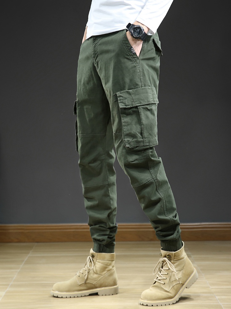Pantalon cargo fuselé extensible et épais pour homme, idéal pour les tenues de sport décontractées.