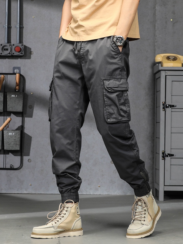 Relaxte, elastische, vintage cargobroek met omslag voor heren, perfect voor een casual sportieve look.