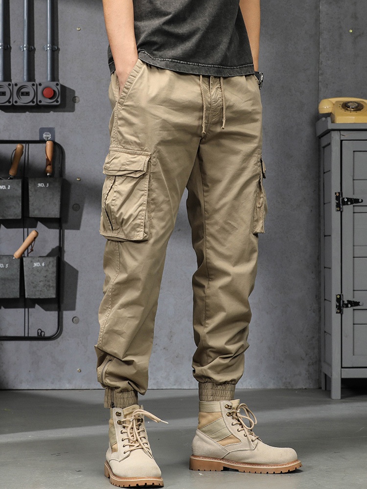 Relaxte, elastische, vintage cargobroek met omslag voor heren, perfect voor een casual sportieve look.