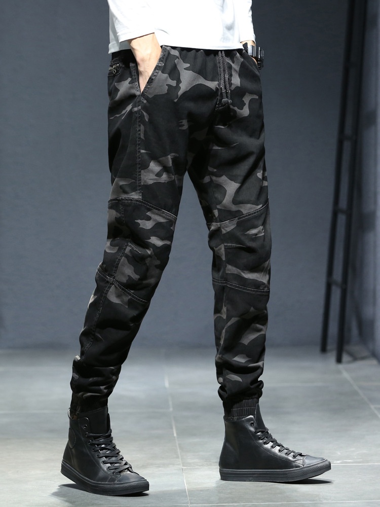 Pantalon cargo camouflage extensible fuselé pour homme, idéal pour les activités sportives de plein air