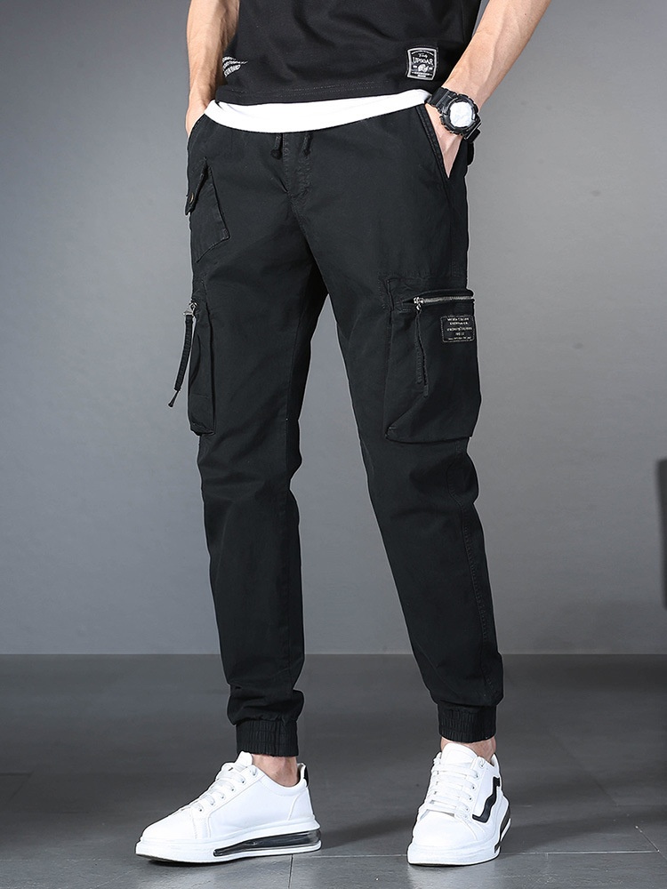 Bequeme Herren-Cargohose mit mehreren Taschen und Stretchanteil für lässige Outdoor-Aktivitäten