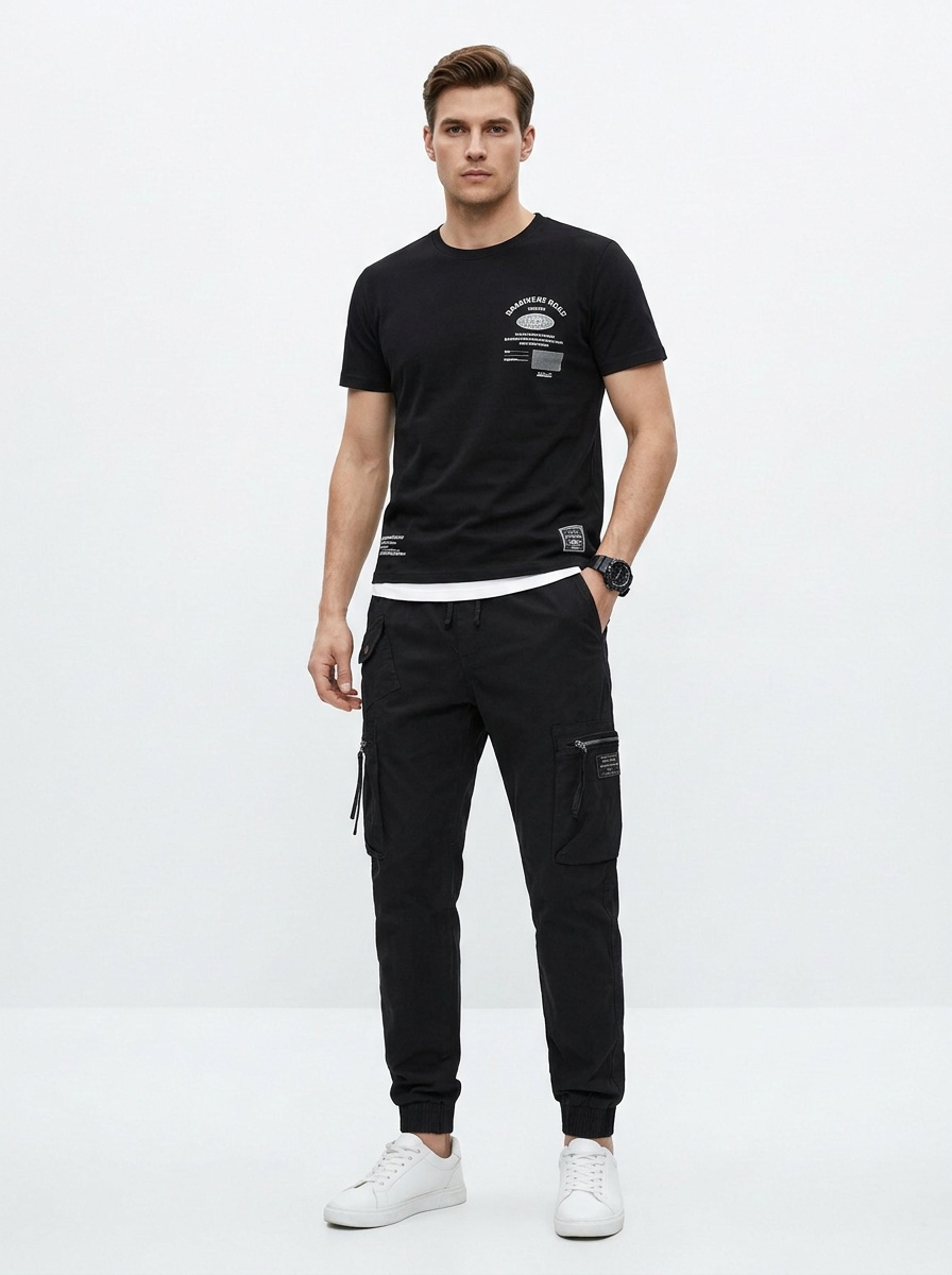 Bequeme Herren-Cargohose mit mehreren Taschen und Stretchanteil für lässige Outdoor-Aktivitäten