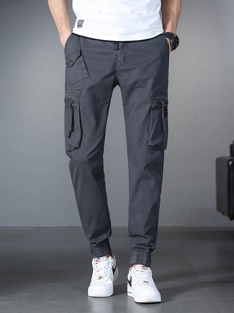 Bequeme Herren-Cargohose mit mehreren Taschen und Stretchanteil für lässige Outdoor-Aktivitäten