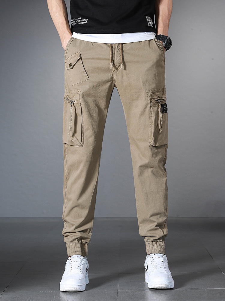 Bequeme Herren-Cargohose mit mehreren Taschen und Stretchanteil für lässige Outdoor-Aktivitäten