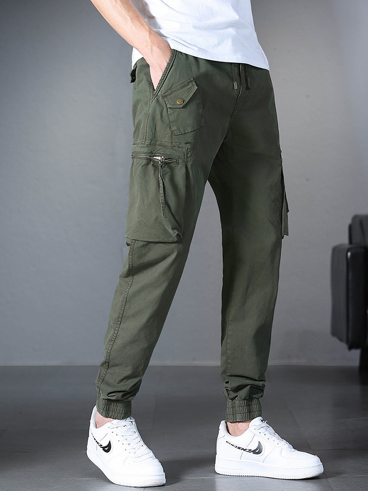 Bequeme Herren-Cargohose mit mehreren Taschen und Stretchanteil für lässige Outdoor-Aktivitäten