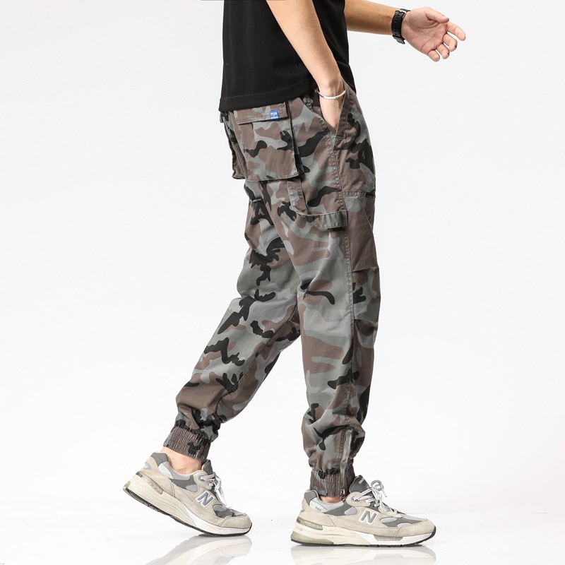 Camouflage-Cargohose für Herren im Streetstyle mit lässiger Passform und schmal zulaufenden Bündchen