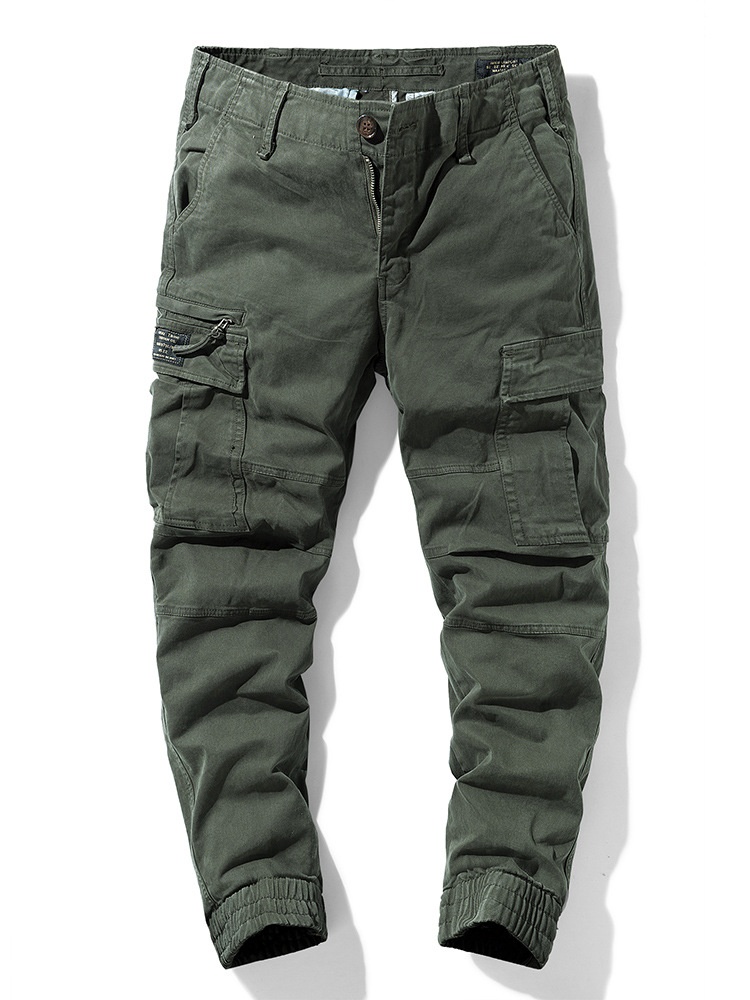 Pantalones cargo retro de corte cónico con múltiples bolsillos para hombre, ideales para un estilo informal funcional.