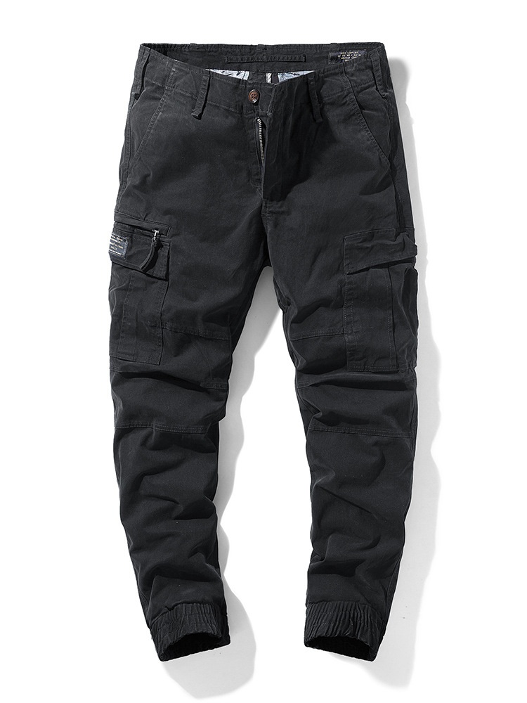 Pantalones cargo retro de corte cónico con múltiples bolsillos para hombre, ideales para un estilo informal funcional.