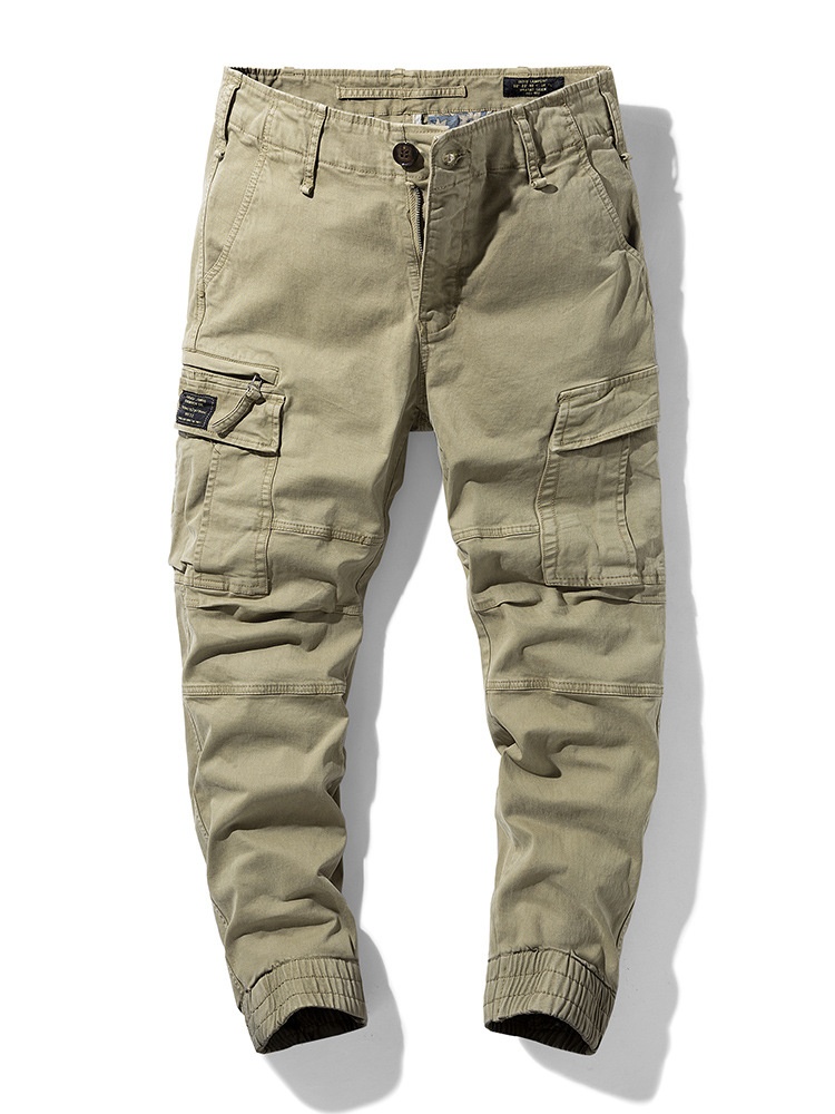 Pantalones cargo retro de corte cónico con múltiples bolsillos para hombre, ideales para un estilo informal funcional.