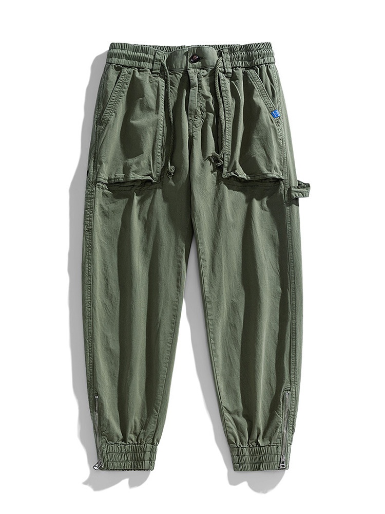 Funktionelle, schmal zulaufende Herren-Cargohose im Vintage-Stil für lässige Outdoor-Aktivitäten