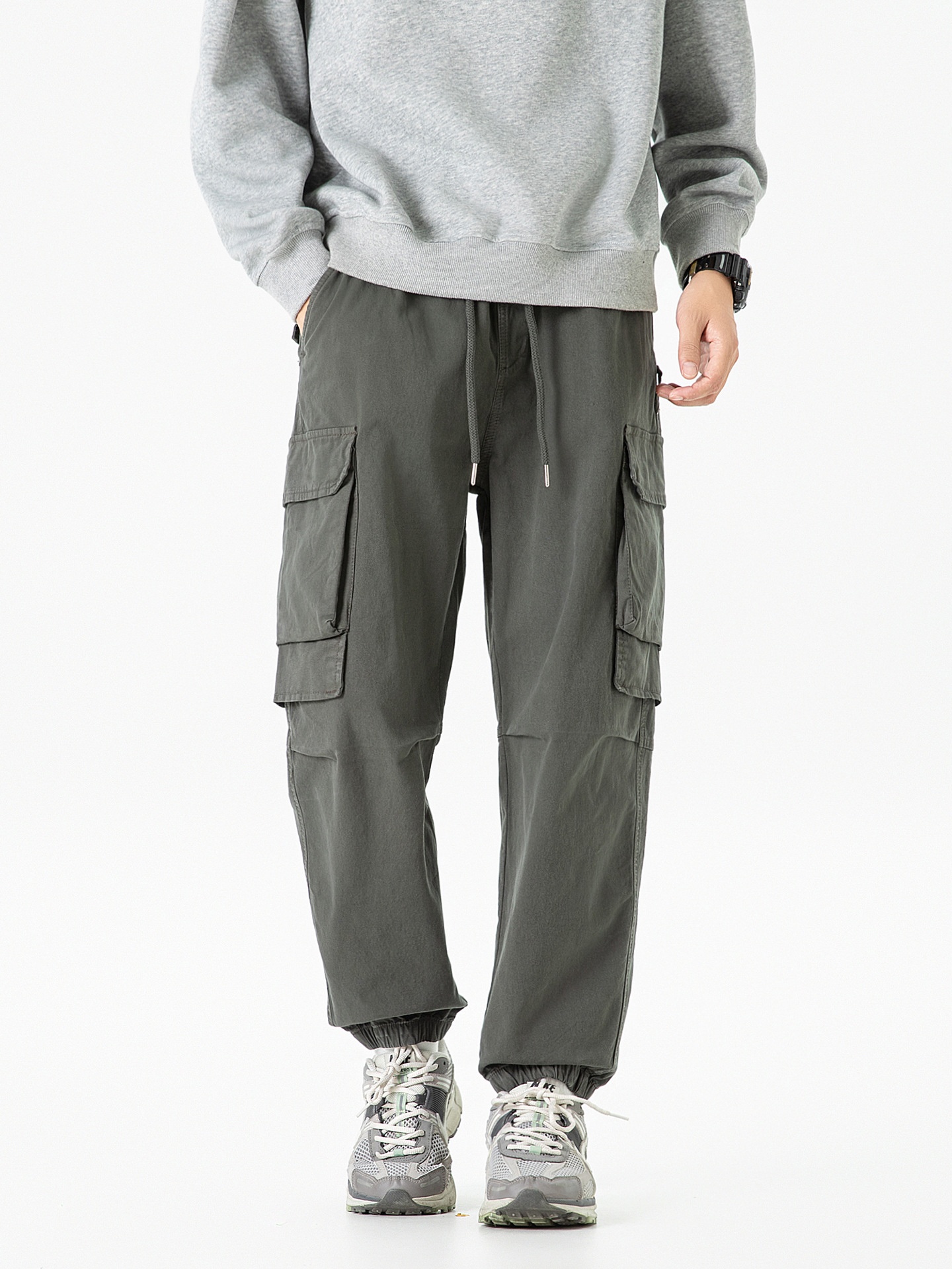 Relaxed Fit Vintage Wide-Leg Men's Cargo Trousers for Casual Outdoor Wear