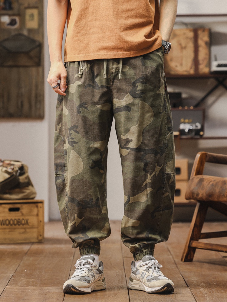 Relaxed Fit Camouflage Men's Cargo Trousers for Spring and Summer Casual Wear