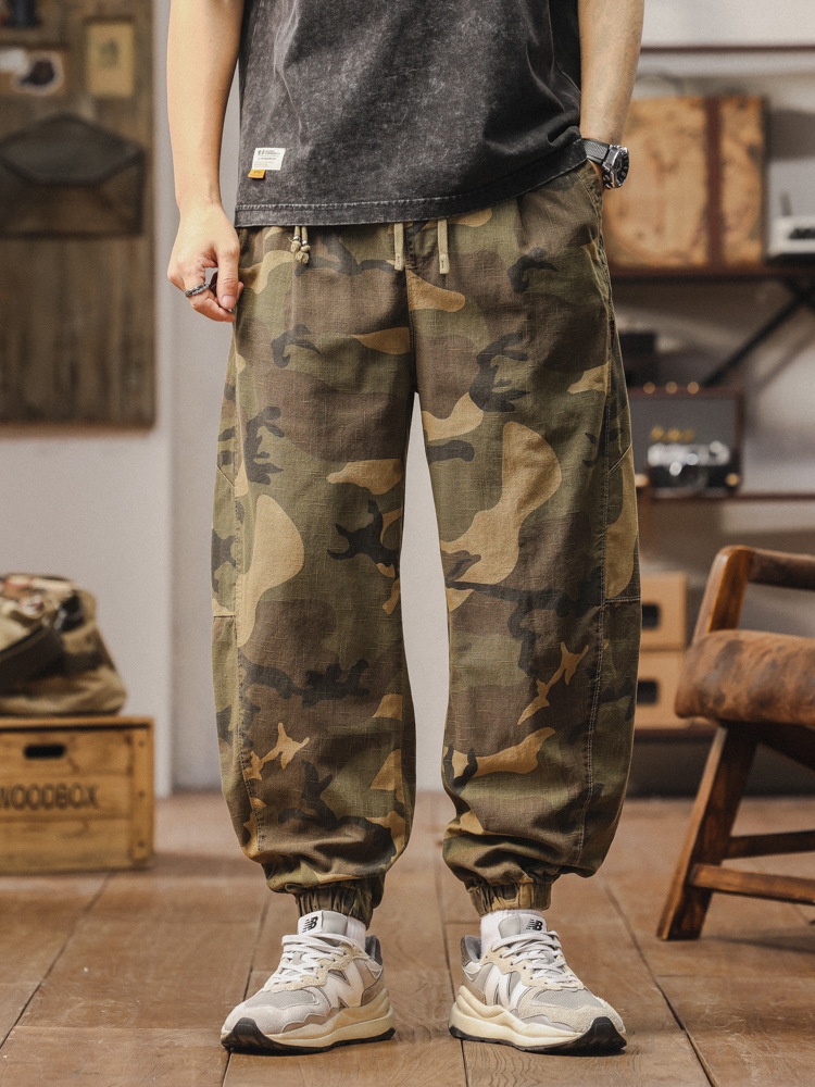 Relaxed Fit Camouflage Men's Cargo Trousers for Spring and Summer Casual Wear