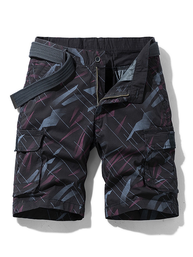 Pantalones cortos cargo con estampado gráfico y múltiples bolsillos para hombre, ideales para exteriores en verano.