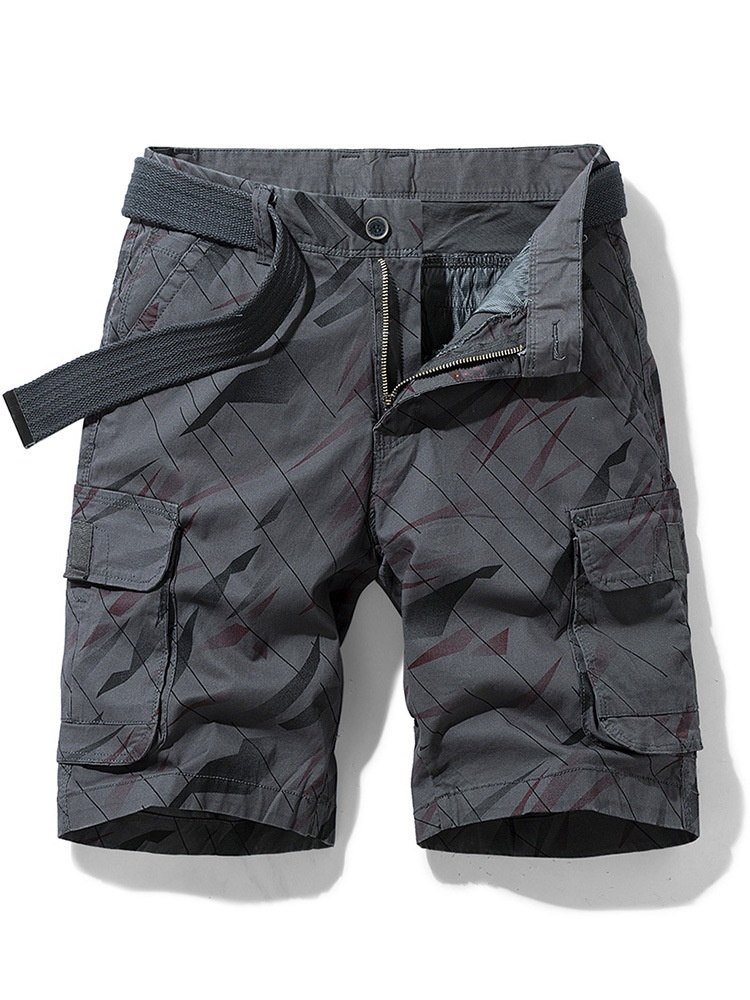Pantalones cortos cargo con estampado gráfico y múltiples bolsillos para hombre, ideales para exteriores en verano.