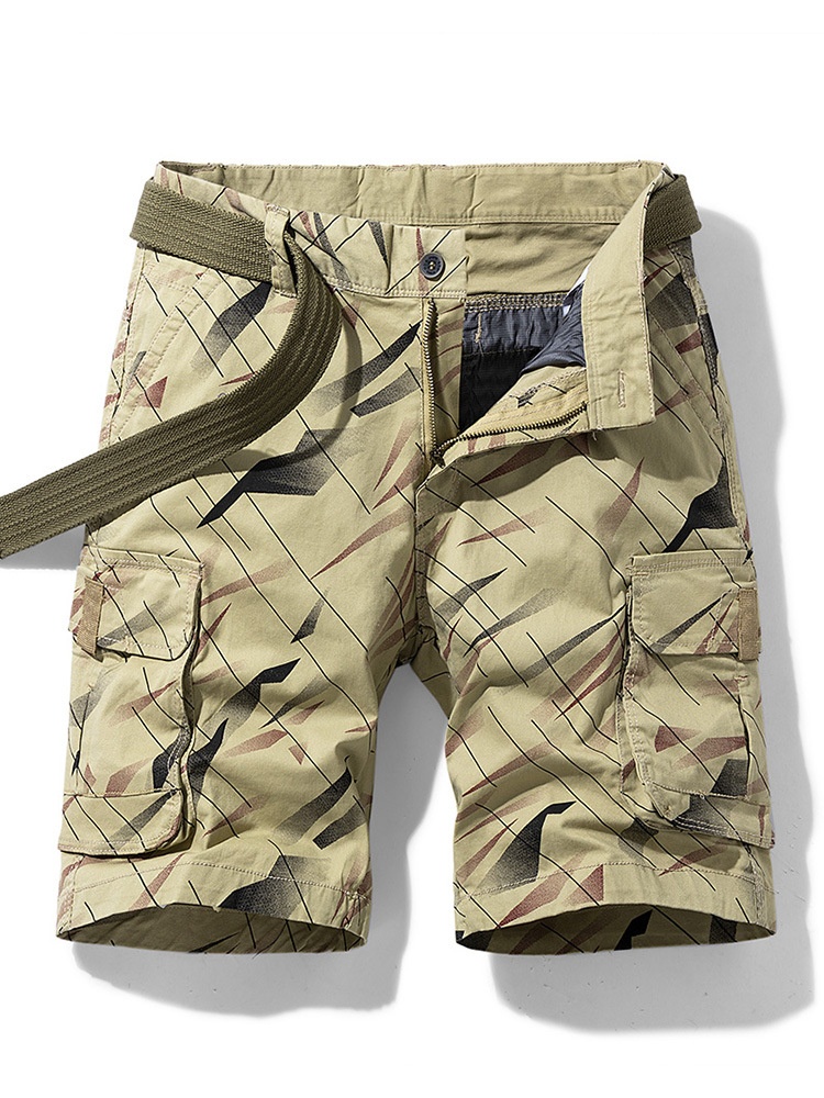 Pantalones cortos cargo con estampado gráfico y múltiples bolsillos para hombre, ideales para exteriores en verano.