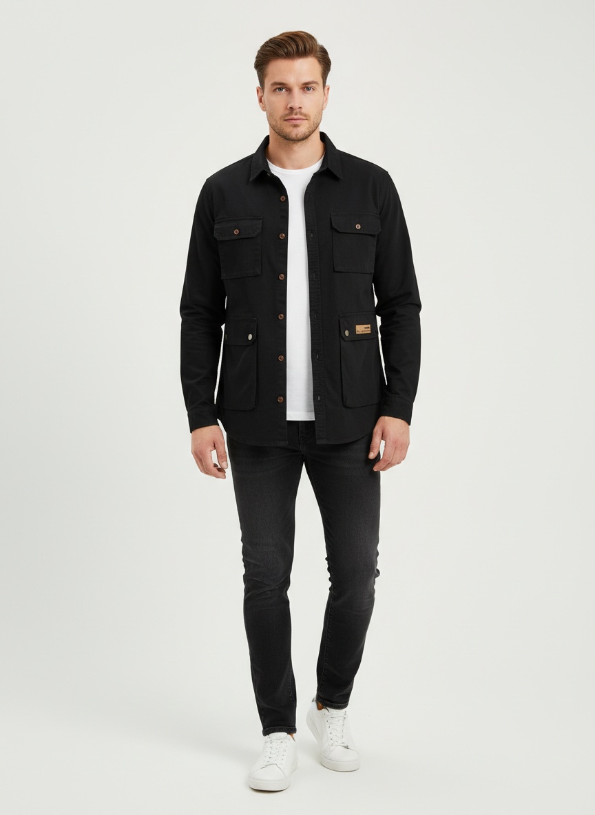 Lässiges, minimalistisches Herrenhemd für die Herbst-Freizeitmode