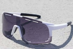 Lunettes photochromiques géométriques en plastique blanc #BS1725-0066