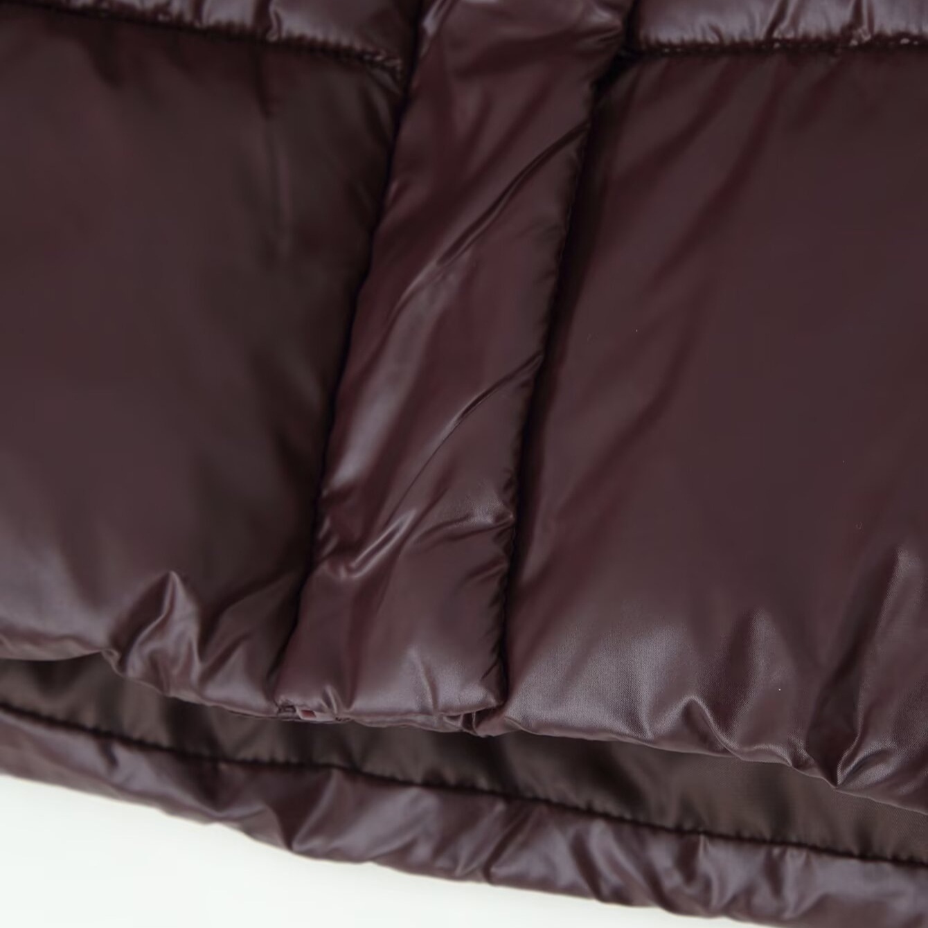 Giacca imbottita con cappuccio, lucida, stile classico KUN-00001