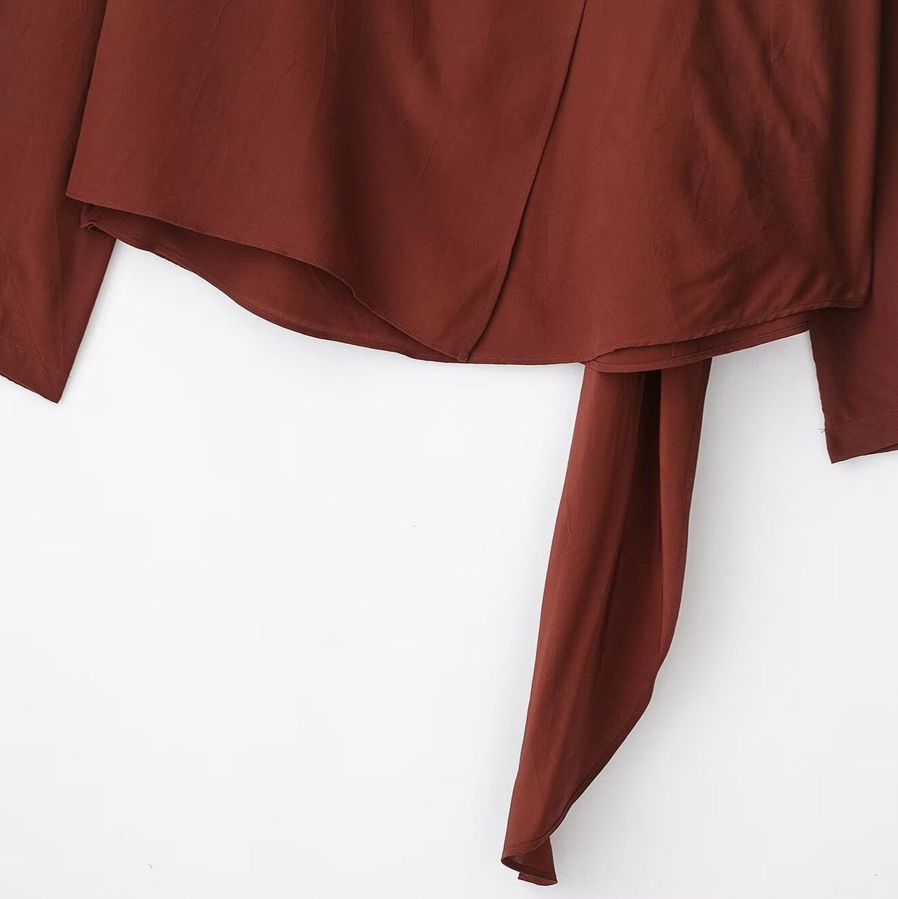 Camicetta fluida in chiffon - Elegante top con fiocco al collo KUN-00088