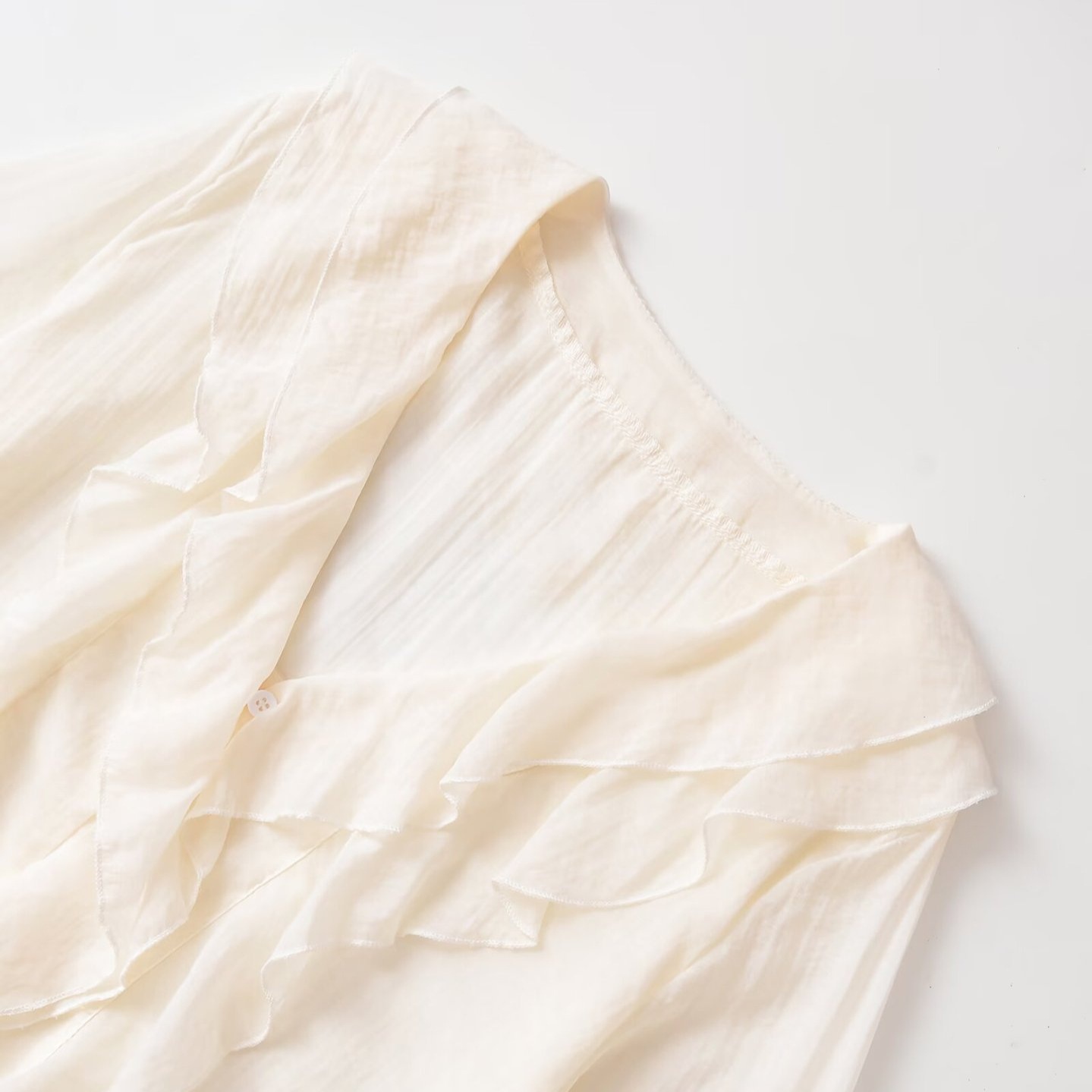 Camicetta da donna a maniche lunghe con scollo a V e strati KUN-00092