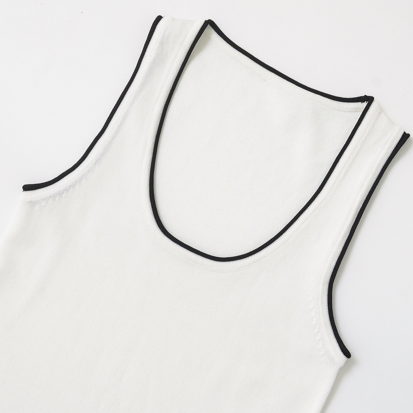 Maglia da donna - Maglione classico con finiture KUN-00006