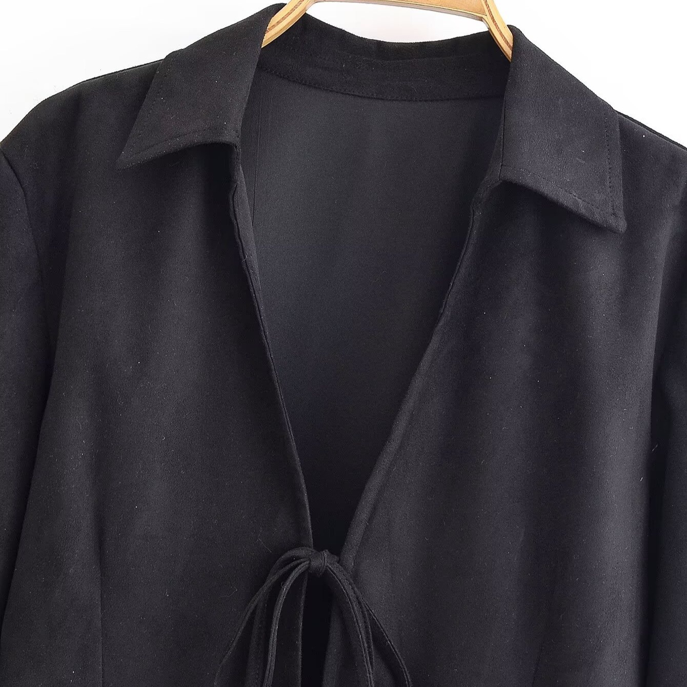 Top corto da donna con allacciatura frontale - Elegante e aderente KUN-00044