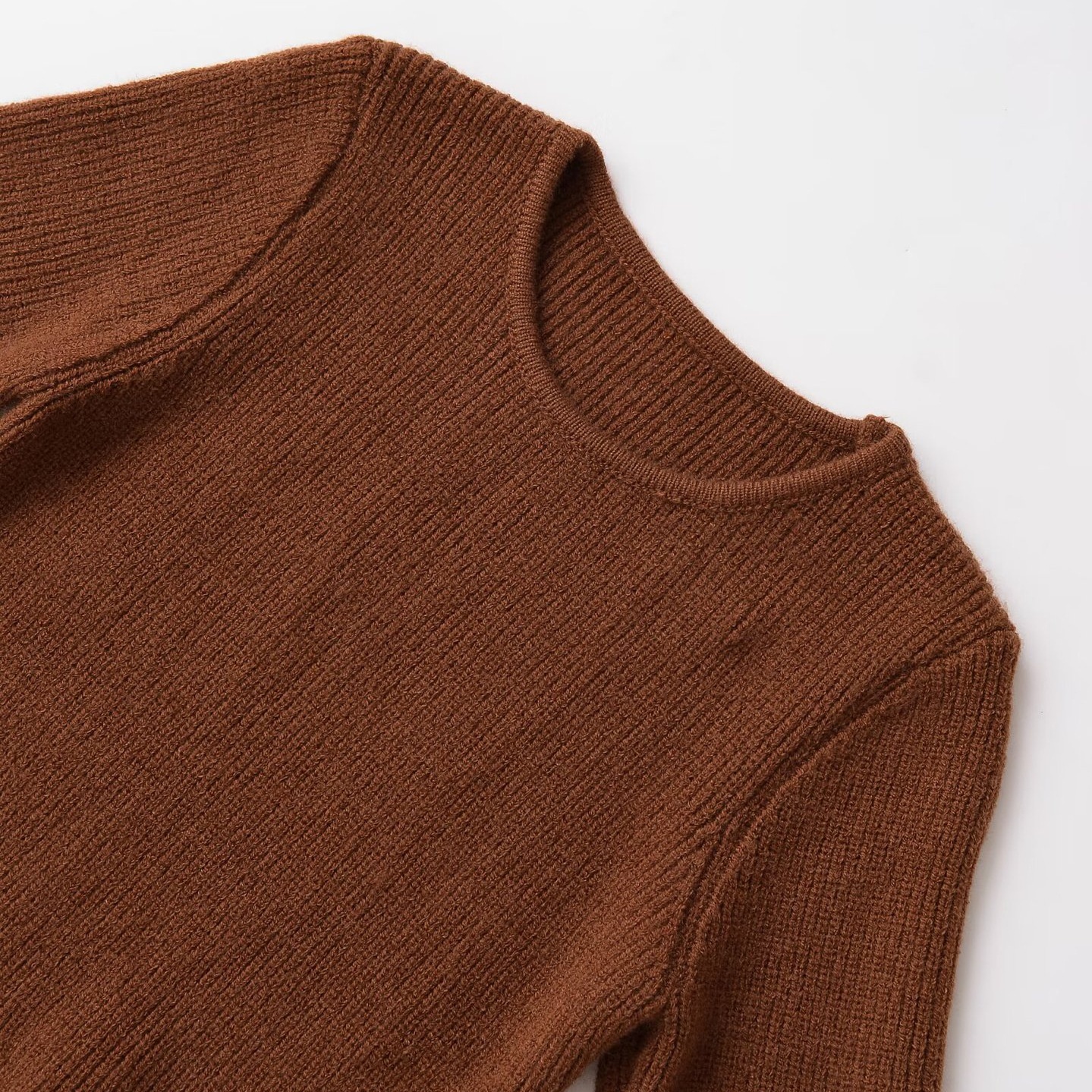 Maglia a coste con orlo a volant KUN-00011