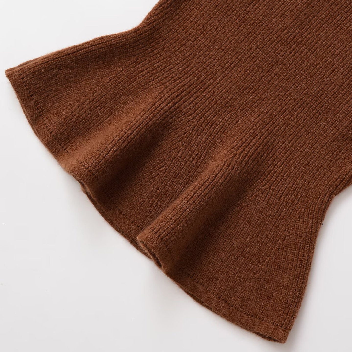 Maglia a coste con orlo a volant KUN-00011