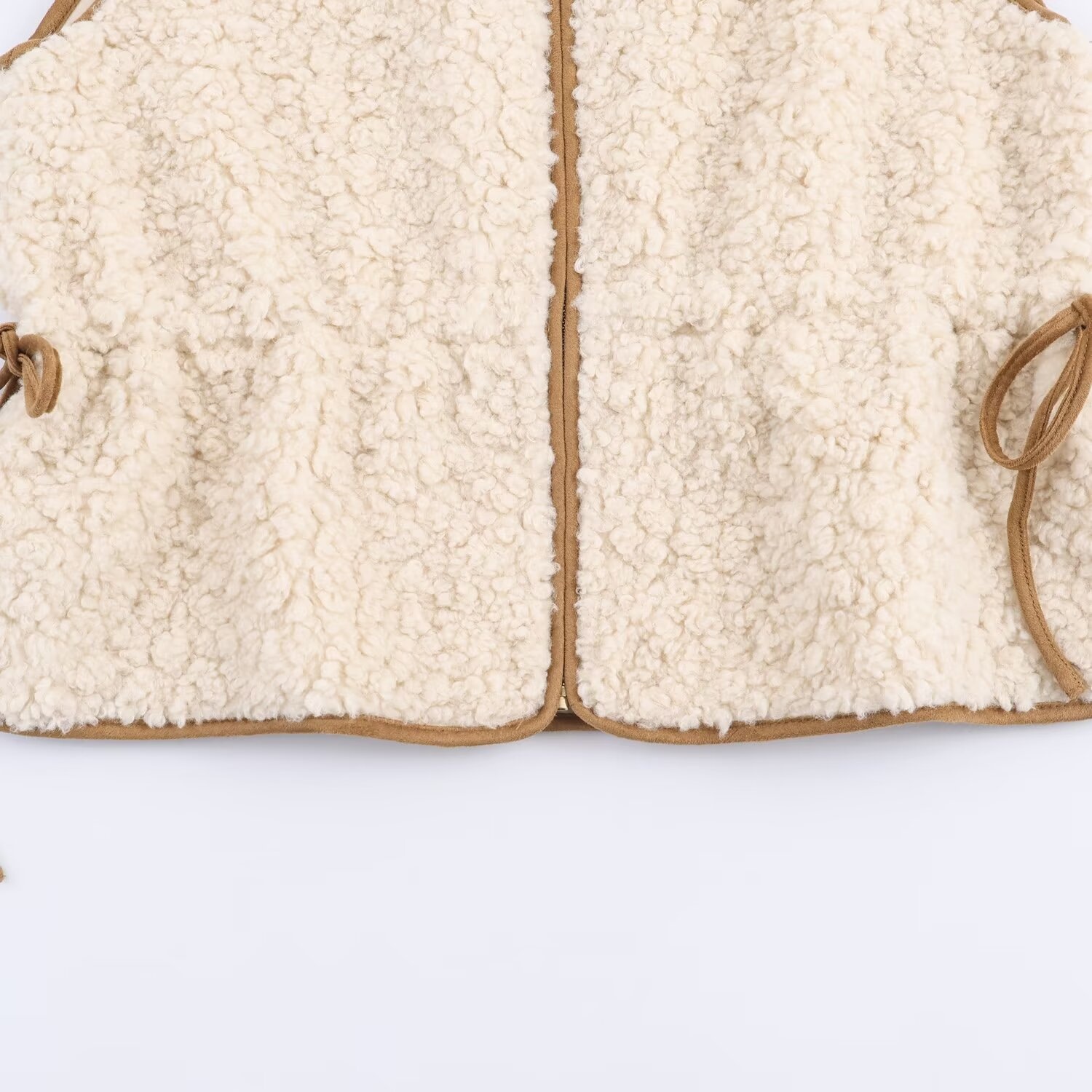 Gilet in lana d'agnello con vita regolabile - Elegante modello da donna KUN-00019