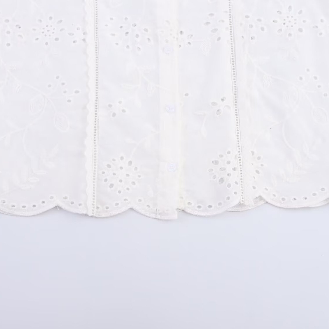 Camicetta ricamata con scollo a V - Camicia chic europea KUN-00026