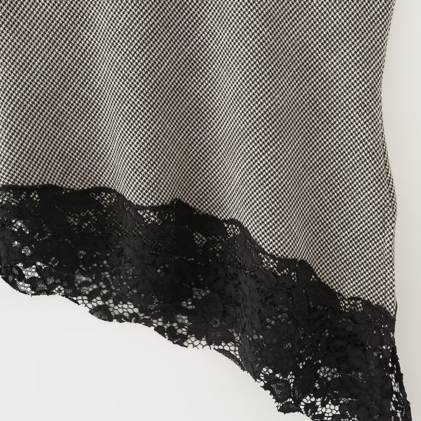 Top asimmetrico senza maniche in pizzo KUN-00074