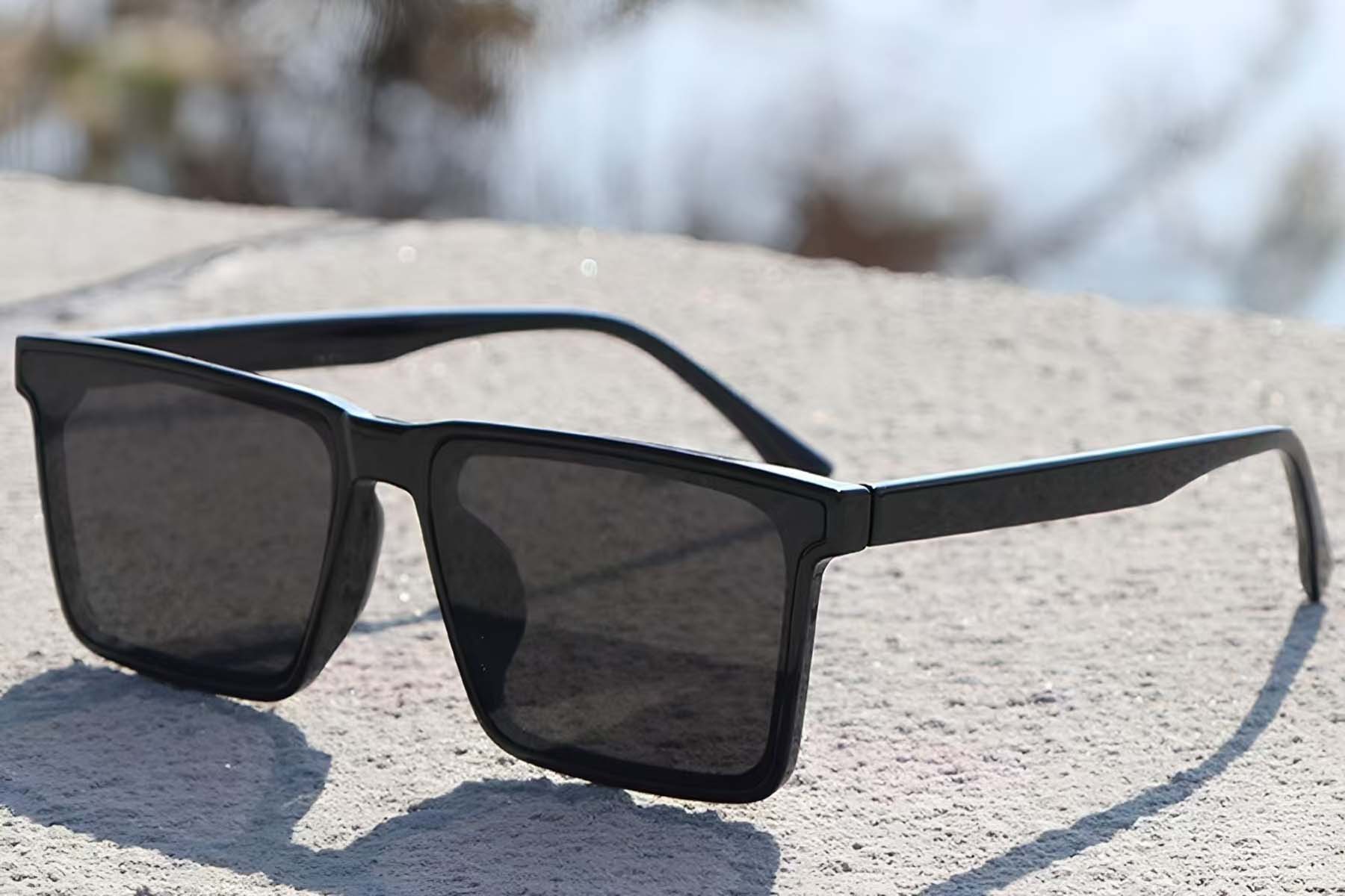 BS1725-0082_Black_Rectangular_TR90_Polarized Sunglasses_corner.jpg