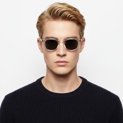 BS2503-0201_Transparent_Oval_Plastic_Sunglasses_model