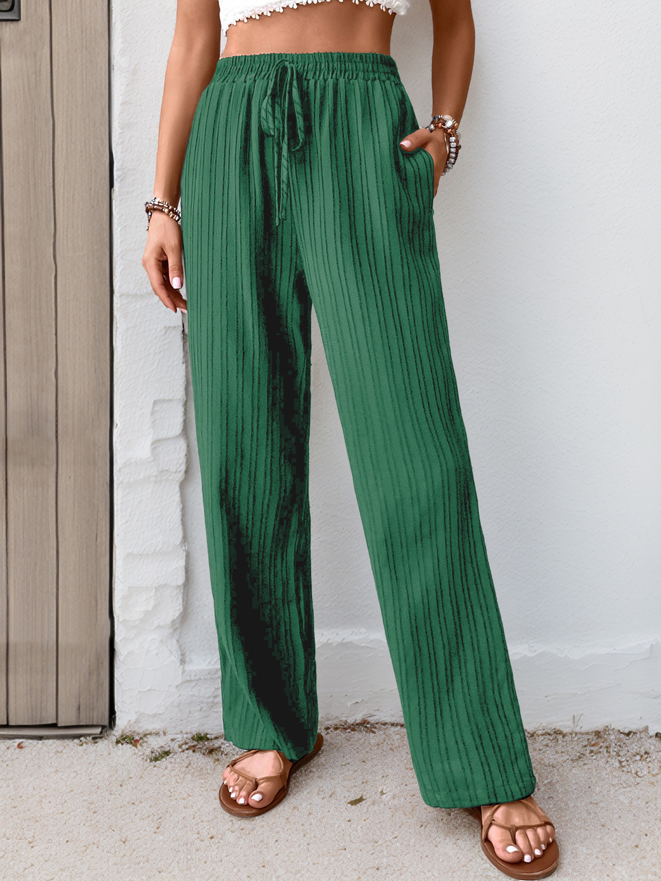 Pantalon de détente côtelé à jambes larges et cordon de serrage pour femme