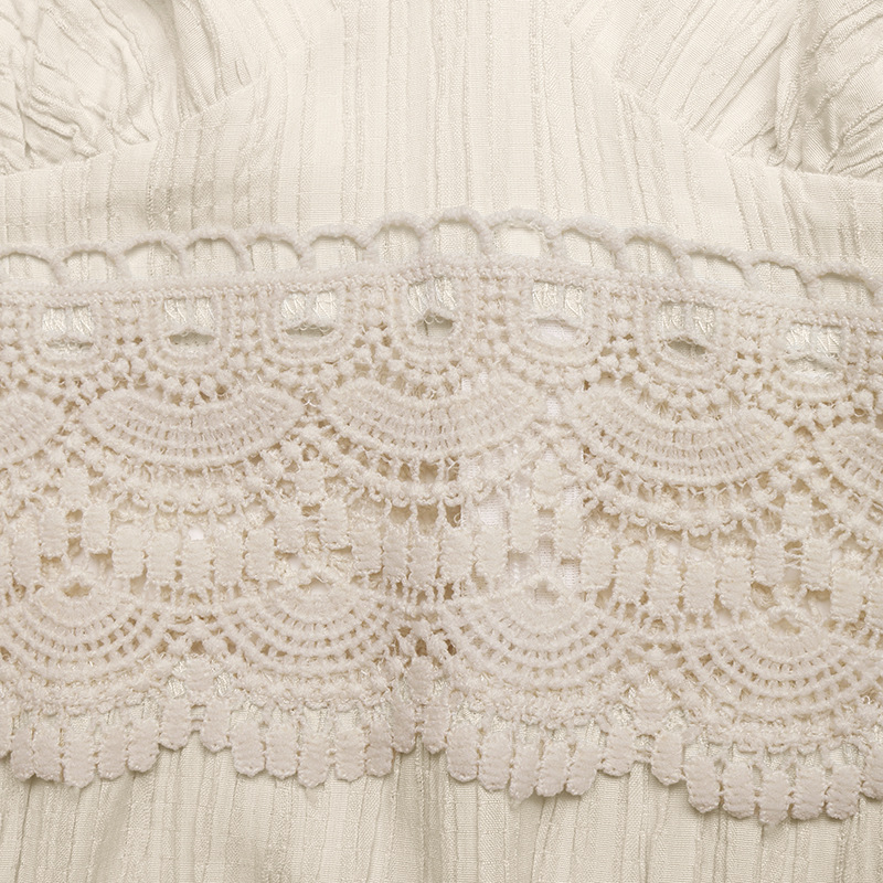Robe longue bohème en dentelle crochet écru à col en V