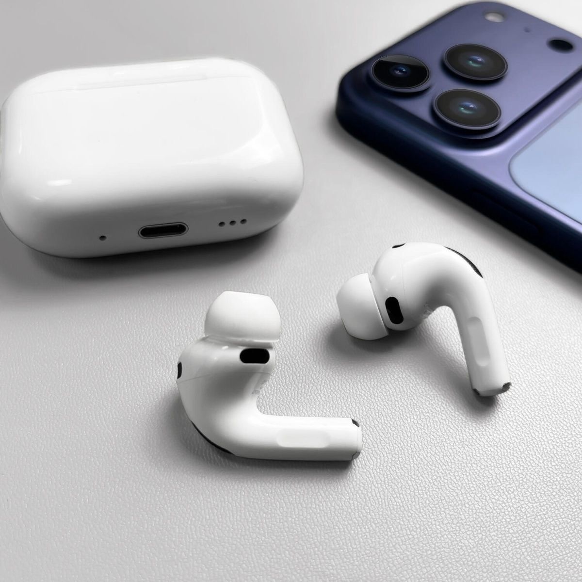 White Wireless ANC Dolby audio In-Ear Earbuds with Charging Case - Pro3