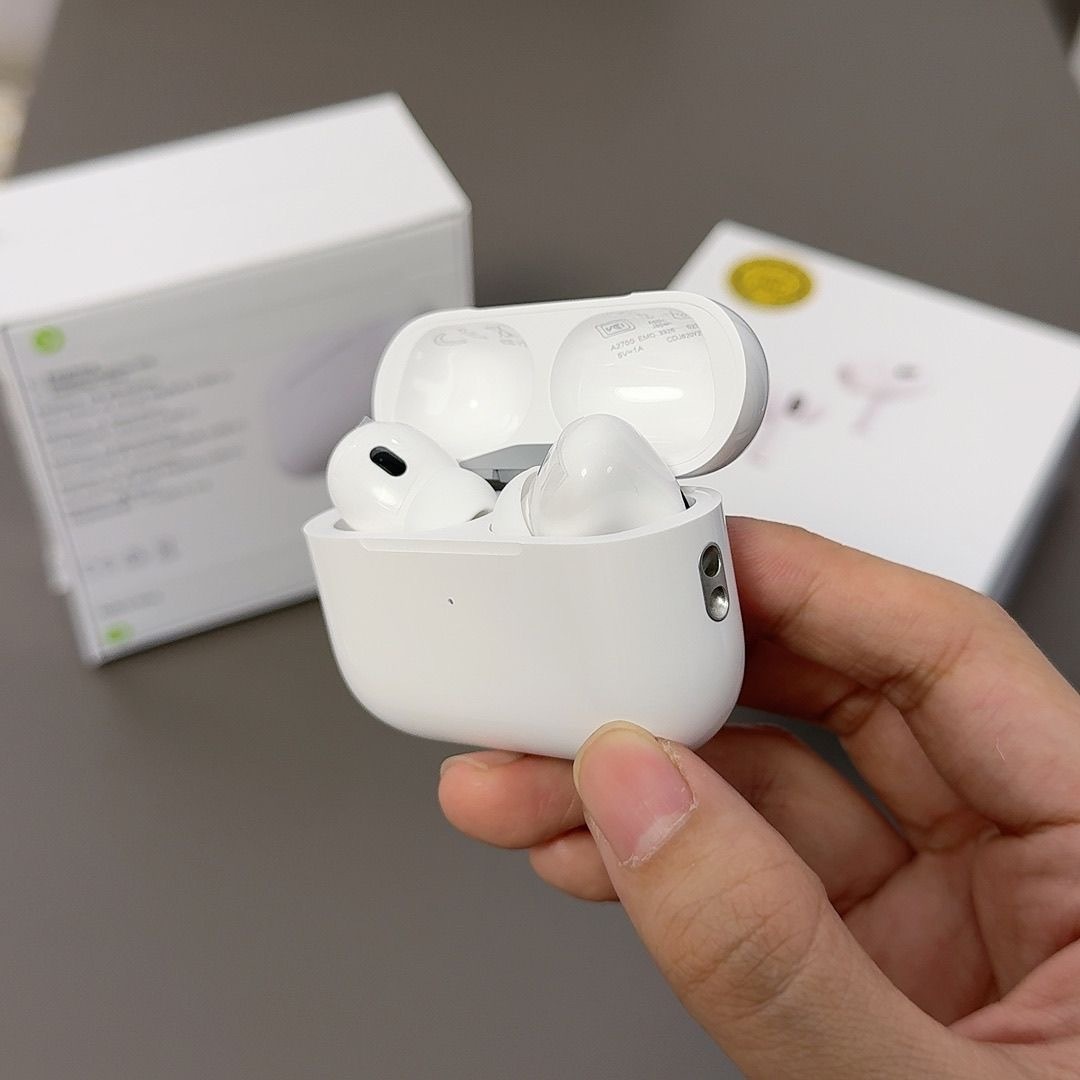 Wireless In-Ear Earbuds with Charging Case - White - Pro2 6th Gen